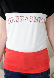 韩风时尚之选 黑白红蝙蝠袖T恤，打造慵懒随性夏日造型